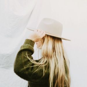 Meet your Posher, Addison